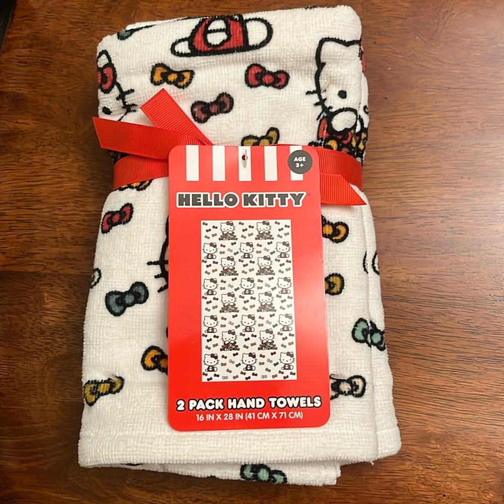 NWT Hello Kitty Hand Towel 2 Pack